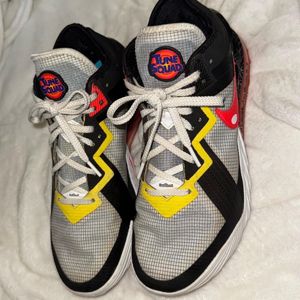 “Tune Squad” Nike shoes men’s 10